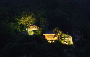 山寺の宝珠山　ライトアップ